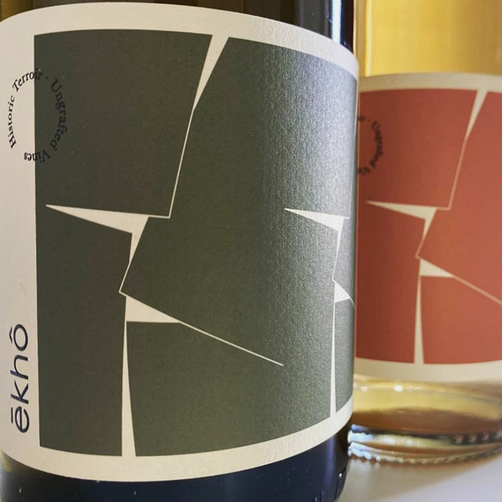 Close-up image of ēkhô white & rosé wine bottles
